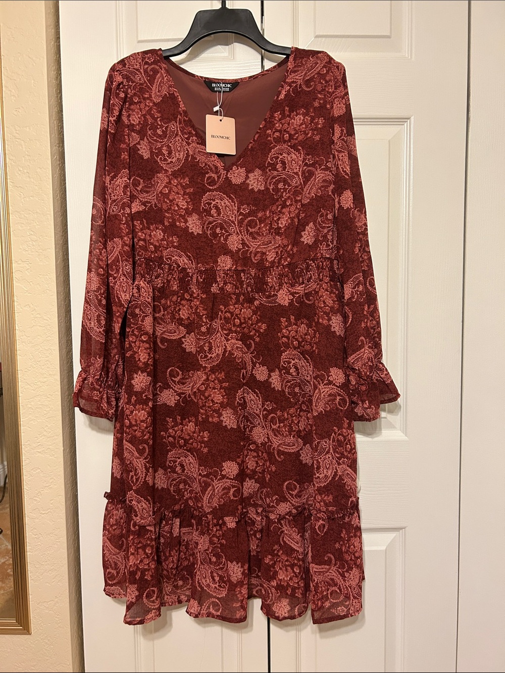BloomChic NWT Burgundy Paisley Midi Dress